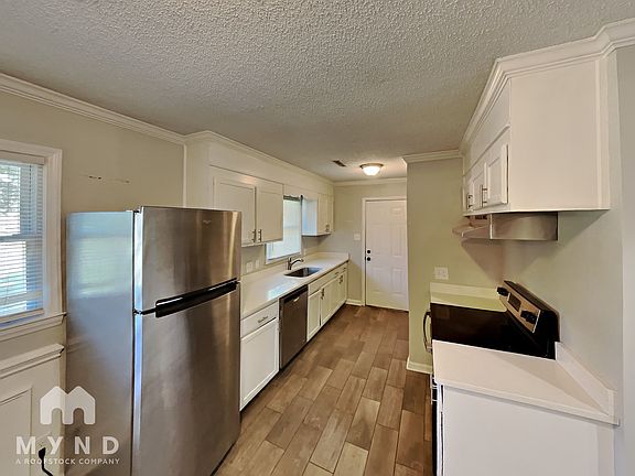 3rd image of 706 Noles Dr