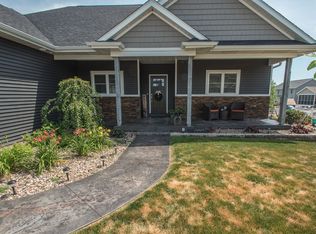 1411 W 63rd St, Davenport, IA 52806