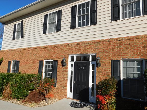 2nd image of 634 Wyndhurst Dr APT D