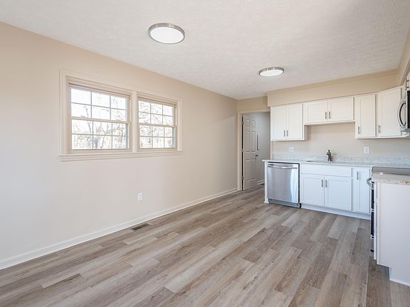 5th image of 635 Paige Ct