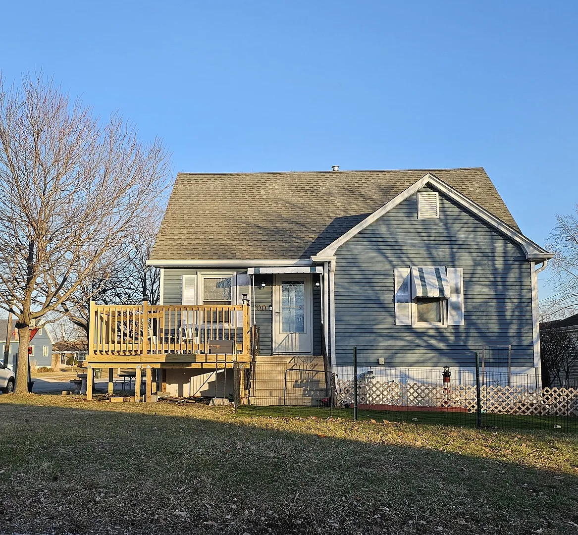700 Warren Ave photo 1