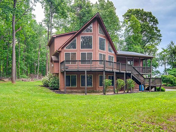 Beautiful Chalet Home _ Blue Ridge Mountains, Linden VA

Rent this stunning chalet-style retreat surrounded by breathtaking scenery. Featuring soaring ceilings, warm wood accents, and a cozy open-concept layout.
