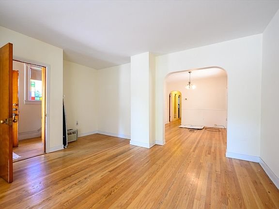 4th image of 1034 Randolph St