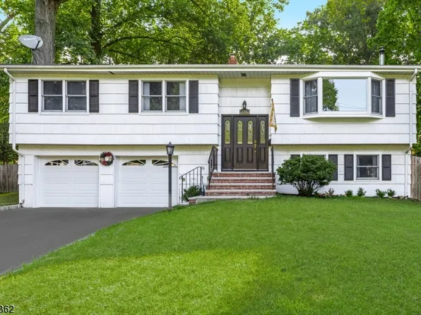 100 Oakland St, Hillsdale Boro, NJ 07642