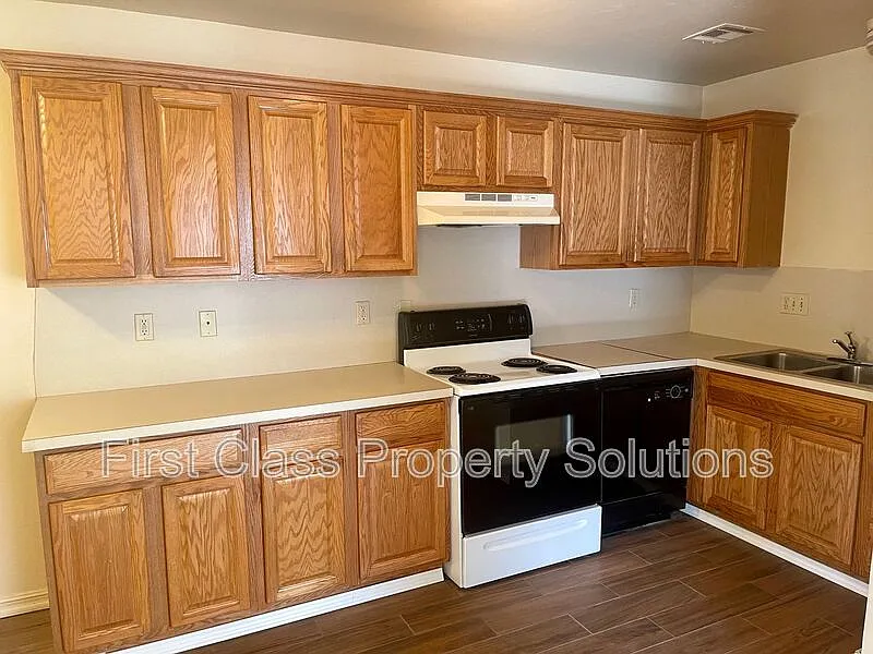 2 bed, 1.5 bath, 1000 sqft, $950 — Photo 4