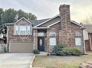 406 Faircrest Dr, Arlington, TX 76018
