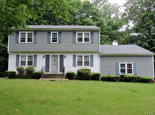 25 Drummond Ln, New Canaan, CT 06840