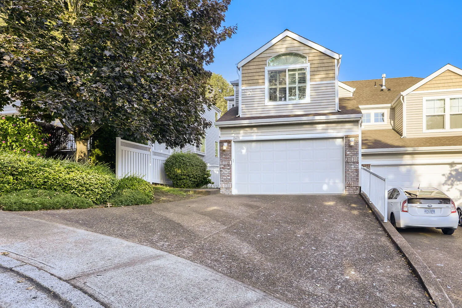 3 bed, 2.0 bath, 1884 sqft, $3,069 — Photo 2