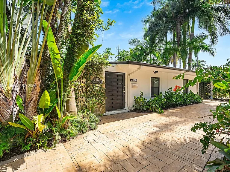7810 Beachview Dr — Photo 51