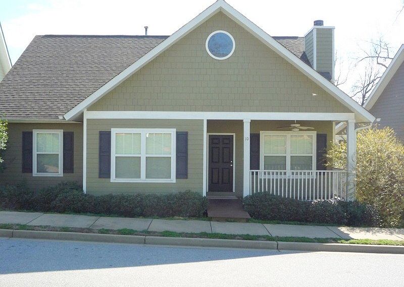 1st image of 10 Claret Dr