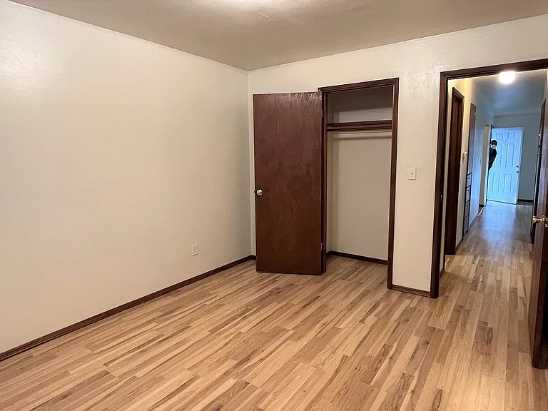 1484 S Columbian Way — Photo 9