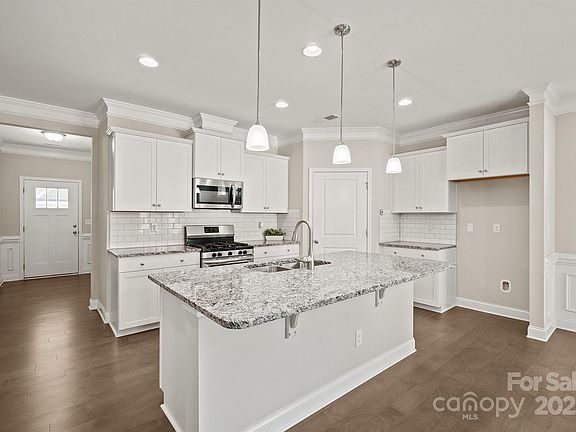 5th image of 3692 Summer Haven Dr