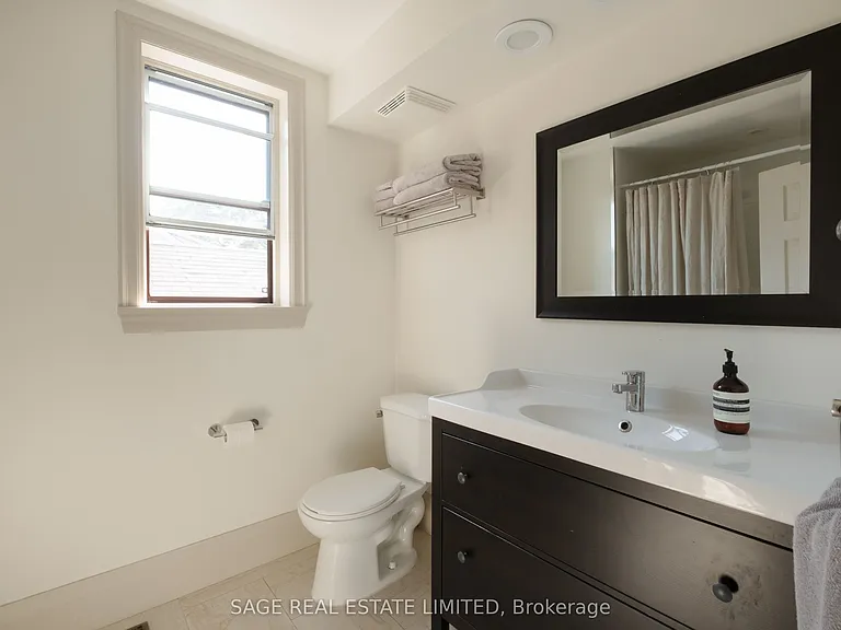 162 John St — Photo 27