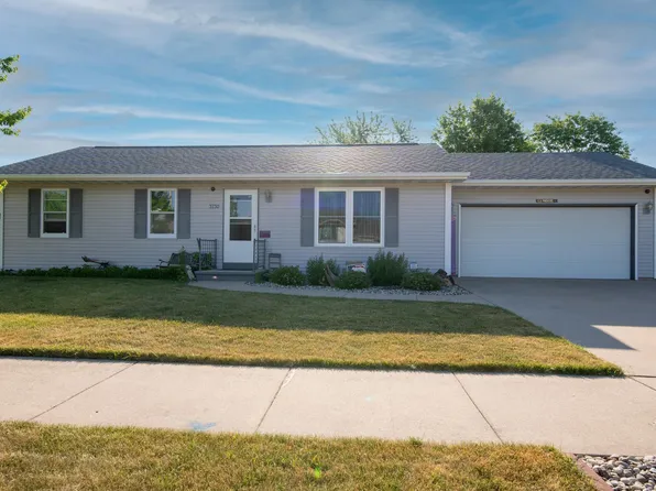3730 Harvest Dr, Oshkosh, WI 54901