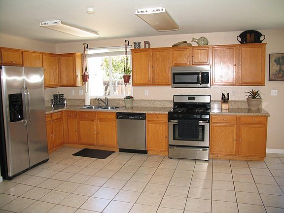 4th image of 2820 Valley View Rd