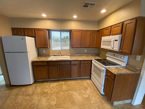 4th image of 17428 N 26th St