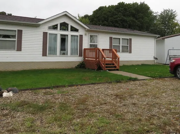 1909 Sandy Beach Rd, Clarion, IA 50525