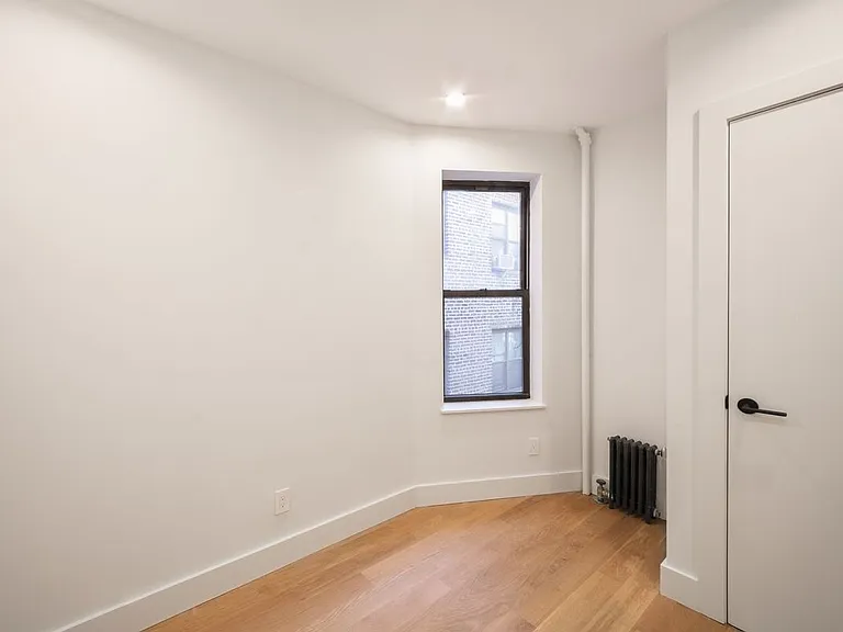 244 E 46th St #1A — Photo 4