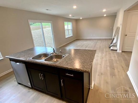 3rd image of 131 Ashburn Way