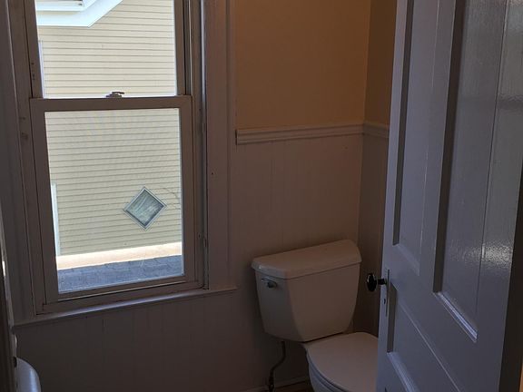 3rd image of 706 1/2 Washington St