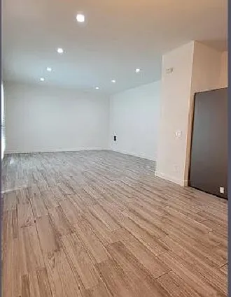 300 Bay St — Photo 16