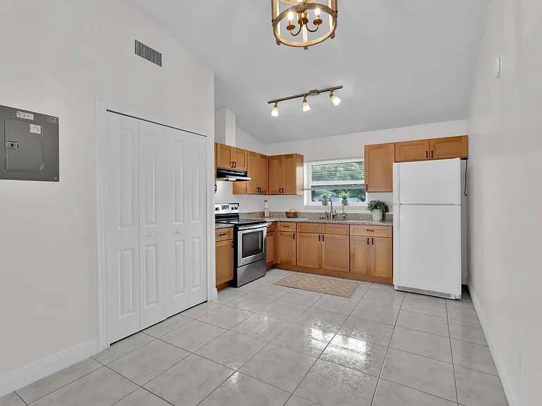 1434 Ravida Cir — Photo 5