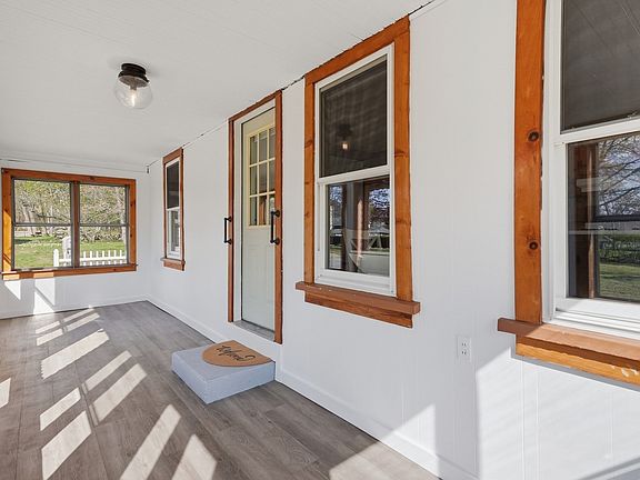 4th image of 309 Purchase St