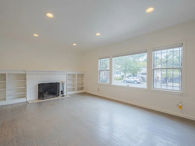4211 Martin Luther King Jr Way — Photo 12