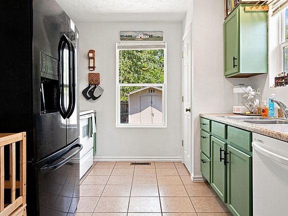 5th image of 2217 W Volunteer Way