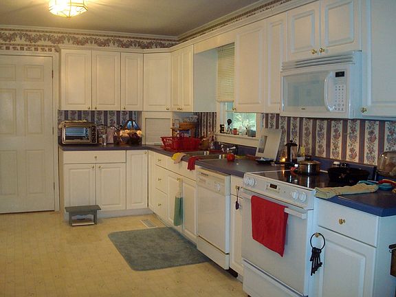 5th image of 802 Hill N Dale Dr