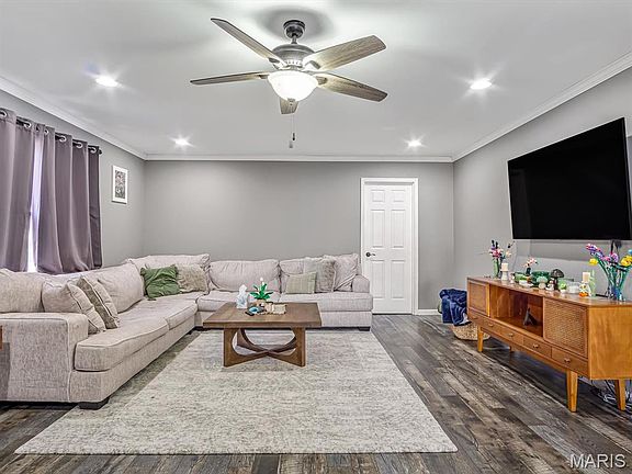 3rd image of 1050 Hartman Dr