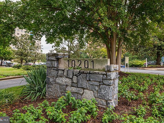 2nd image of 10201 Grosvenor Pl APT 520