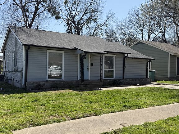 2nd image of 302 W Dexter St
