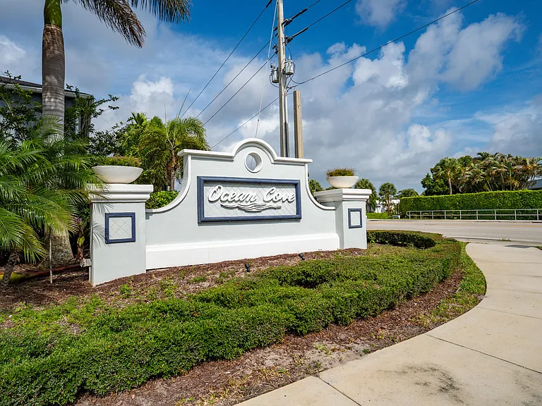 1866 SE Tarni Way — Photo 34