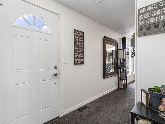 3rd image of 1661 Jubilee Cres