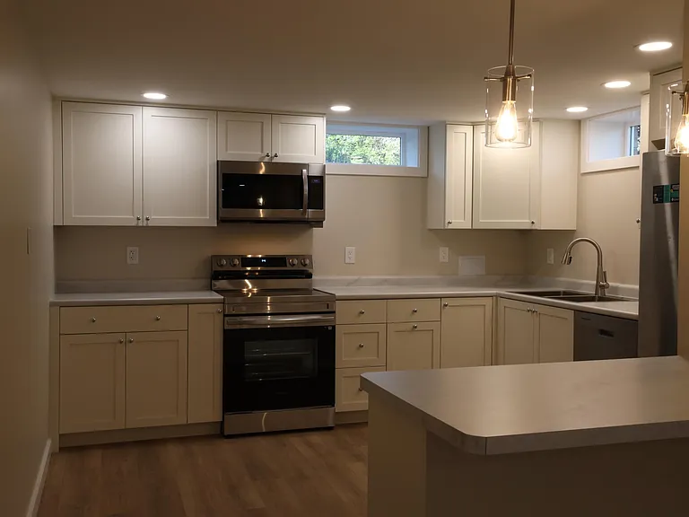 1534 N Woodburn Ave #B — Photo 1
