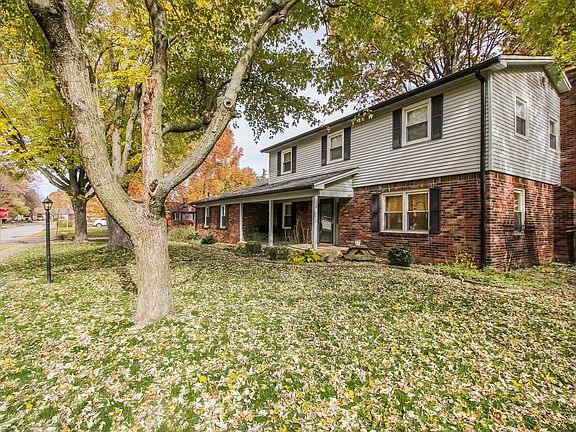 2nd image of 819 Balroyal Ct