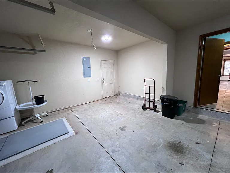429 Daybreak Dr — Photo 32
