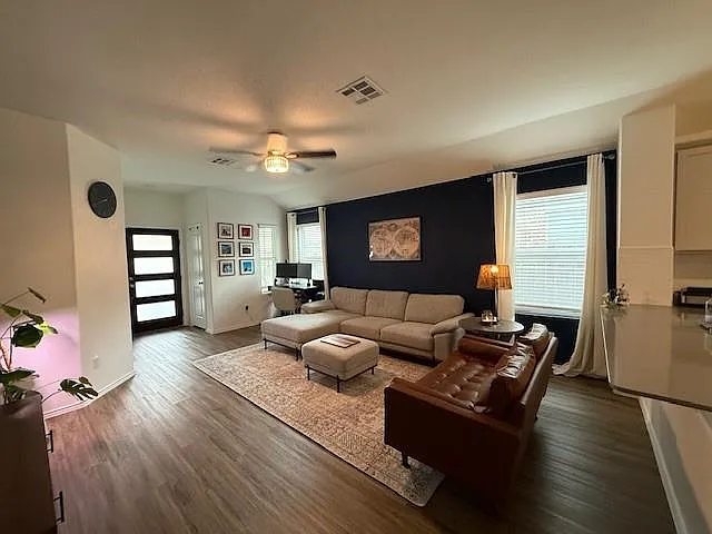 204 Longbridge Dr — Photo 3