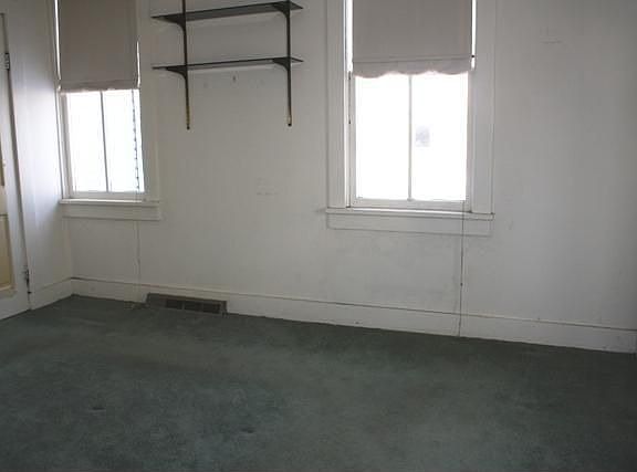 3rd image of 1319 Green Bay St
