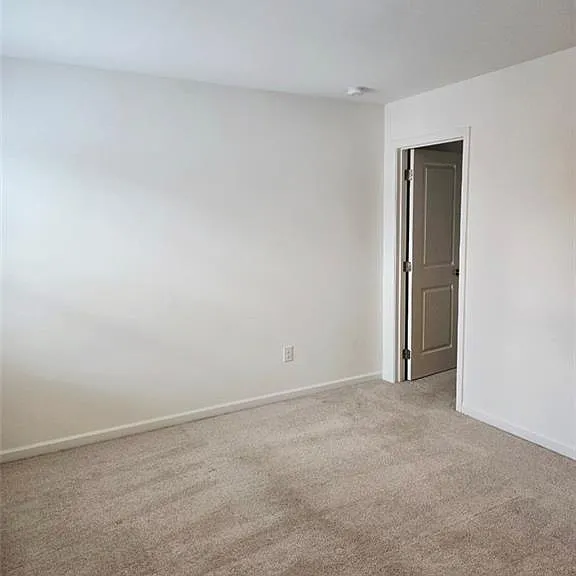 15 Goshawk St — Photo 10