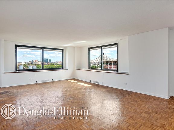 3rd image of 531 Main St APT 1305
