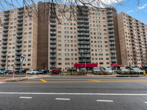 2500 N Van Dorn St APT 918, Alexandria, VA 22302