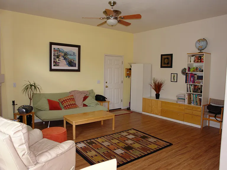 1109 Sikes Ct — Photo 3