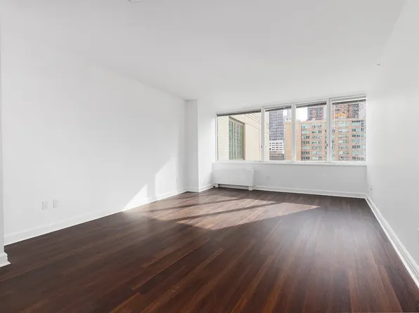 100 Riverside Boulevard image 1 of 6