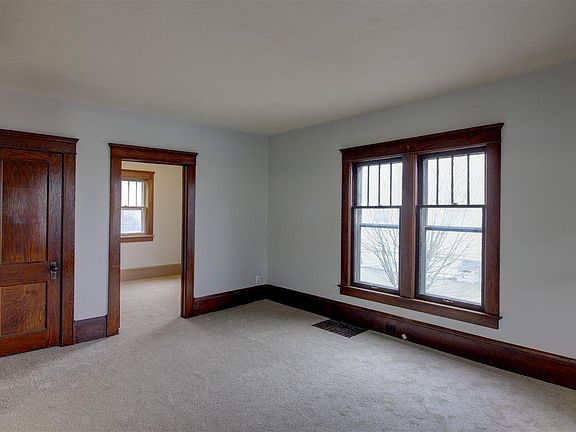 4th image of 158 W Mansion St