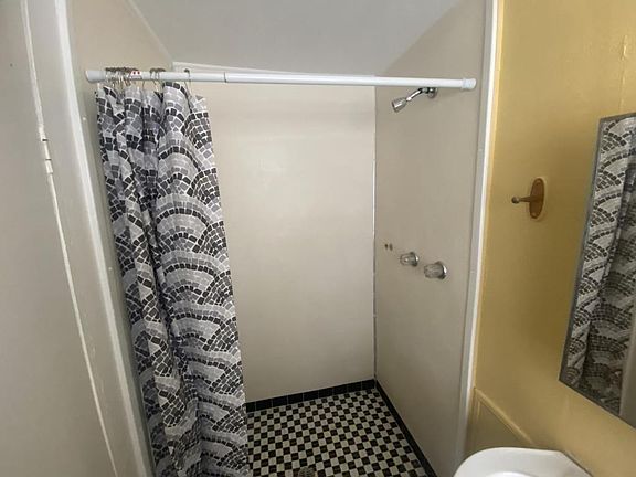 5th image of 20814 W Pennsylvania Ave #6