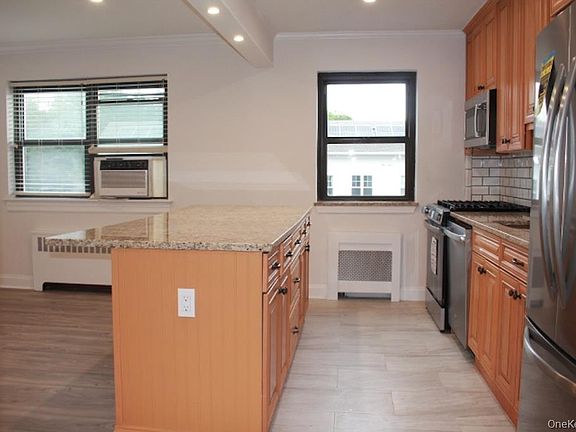 5th image of 61 White Oak Street #5H