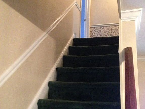 STAIRS TO UPPER LEVEL