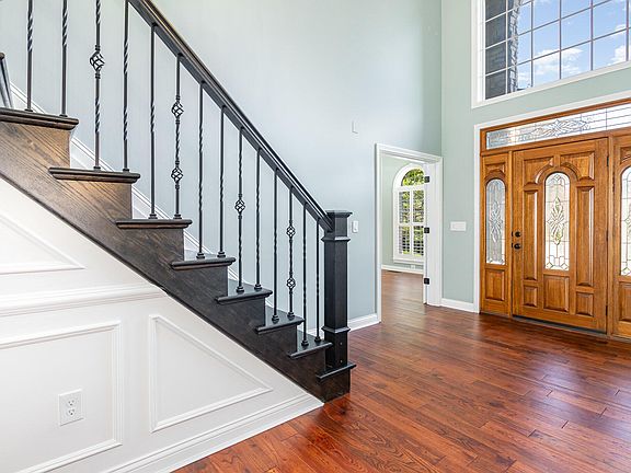 3rd image of 543 Karlenia Ct